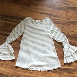 Bell sleeve top😍